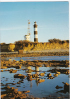 Ile D'Oléron - Le Phare Et Les Falaises De Chassiron - Ile D'Oléron