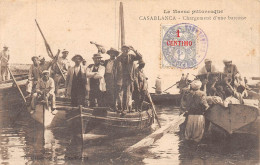 P-24-Mi-Is-1883 : MAROC PITTORESQUE. CASABLANCA. CHARGEMENT D'UNE BARCASSE - Casablanca