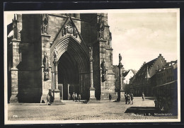 AK Freiburg I. B., Passanten Auf Dem Münsterplatz  - Freiburg I. Br.