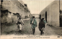 MAROKKO / LA FRANCE AU MAROC / ARABES ARRIVANT AU CAMP DE CASABLANCA POUR SE RENDRE - Casablanca