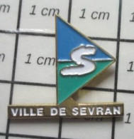 1818B Pin's Pins / Beau Et Rare / VILLES / VILLE DE SEVRAN On Est Bien , Hein Tintin ! - Städte