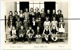 PHOTOGRAPHIE.. Photo De Classe . Ecole Anatole France, élèves Qui Posent Pour La Photo. 1944/45. GAY VAUX En VELIN - Anonymous Persons