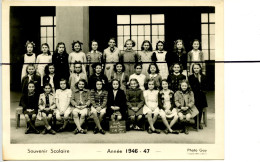 PHOTOGRAPHIE.. Photo De Classe . Ecole Anatole France, élèves Qui Posent Pour La Photo. 1946/47. Photo GAY VAUX En VELIN - Anonymous Persons