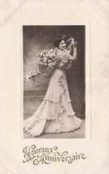 FETES - VOEUX - Heureux Anniversaire - Femme Avec Des Fleurs - Carte Postale Ancienne - Anniversaire