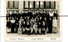PHOTOGRAPHIE.. Photo De Classe . école Anatole France  , élèves Qui Posent Pour La Photo. 1933/34. .GAY VAUX En VELIN - Anonymous Persons