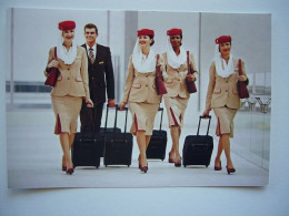 Avion / Airplane / EMIRATES / Boeing 777-300 / Air Hostess - 1946-....: Modern Era