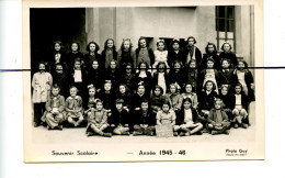 PHOTOGRAPHIE.. Photo De Classe . école Anatole France  , élèves Qui Posent Pour La Photo. 1945/46 .GAY VAUX En VELIN - Personnes Anonymes