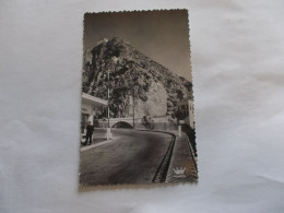 MENTON  ( 06 Alpes Maritimes )  LE PONT DE LA FRONTIERE ANIMEES DOUANIER DOUANE 1954 - Menton