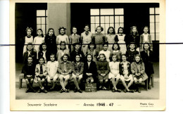 PHOTOGRAPHIE.. Photo De Classe . école Anatole France  , élèves Qui Posent Pour La Photo. 1946/47 .GAY VAUX En VELIN - Personas Anónimos
