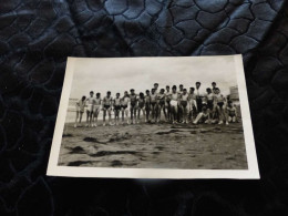 P-720 , Photo , Le Grau Du Roi, Groupe D'enfants , Colonies, à La Plage, 24 Juin 1958 - Places