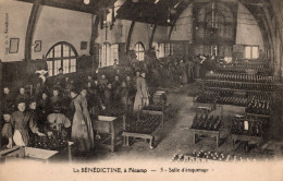 C P A  -  76  -   FECAMP -     La Benedictine  Salle D'étiquetage - Fécamp