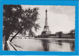 75 PARIS 7e - La Tour Eiffel Vue De L'avenue De New-York - Eiffeltoren