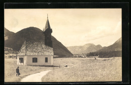 AK Gössl Bei Grundlsee, Kirche Mit Landstrasse, Bergen Und Ortsblick  - Autres & Non Classés