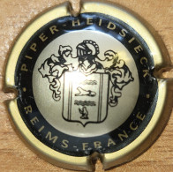 Capsule Champagne PIPER-HEIDSIECK Série Ecusson, Reims France, Bronze & Or Pâle Nr 105a - Piper Heidsieck