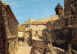 13 LES BAUX - Les-Baux-de-Provence