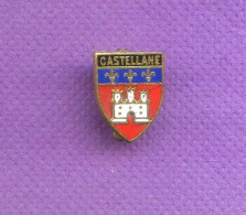 Broche  Castellane   ( Ce N'est Pas Un Pin's ) - Steden