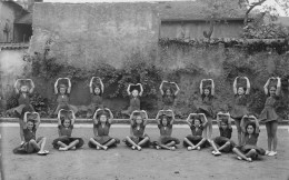 Photographie Originale 140x90  - Leçon De Gymnastique Pour Jeunes Filles - Personas Anónimos