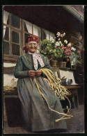 AK ältere Dame Beim Stroh Flechten  - Costumi
