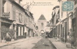 77 Moret Sur Loing La Grande Rue Et La Porte Du Pont CPA Pharmacie Procot Café Du Commerce - Moret Sur Loing