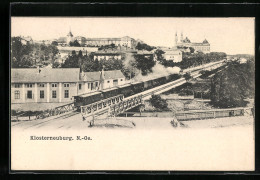 AK Klosterneuburg, Ortsansicht Mit Eisenbahnbrücke  - Altri & Non Classificati