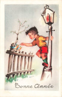 FETES ET VOEUX - Nouvel An - Un Enfant S'accrochant Au Lampadaire  - Colorisé - Carte Postale Ancienne - Nouvel An