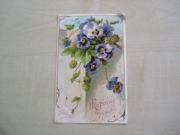 Carte Postale Ancienne En Relief JMA PENSEE VOUS SUIT Pensées - Blumen