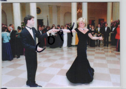 Princess Diana Dancing With John Travolta In Cross Hall At The White House - Familles Royales