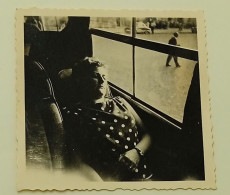 Sleeping On The Bus - Anonyme Personen