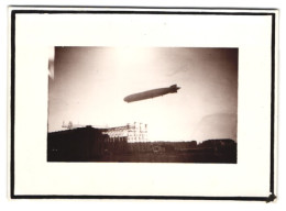 3 Fotografien Ansicht Villingen, Zeppelin über Der Zeppelinhalle Und Mit Schaulustigen  - Lugares