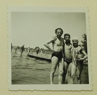 A Young Girl, A Boy And A Man On The Beach - Personnes Anonymes