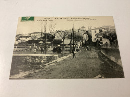 PUGET SUR ARGENS (VAR) PLACE ARMAND FALLIERES ET RUE DE LA POMPE - ( ANIMEE -  HABITANTS écrit Au Curé De Cogolin) - Autres & Non Classés