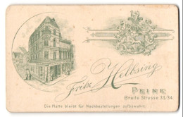 Fotografie Fritz Helbsing, Peine, Breite Str. 33 /34, Blick Auf Das Ateliersgebäude Nebst Wappen  - Anonieme Personen