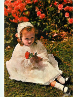Enfants - Image - Scènes Et Paysages - Enfant Qui Cueuille Des Fleurs - Costume Bigouden - Folklore De Bretagne - CPM -  - Scenes & Landscapes