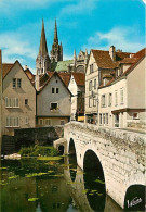 28 - Chartres - Dans La Vieille Ville: Les Bords De L'Eure Et Le Pont Bouju, Les Flèches De La Cathédrale - CPM - Etat L - Chartres