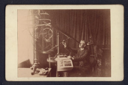 Fotografie Fr. Schütz, Ansicht Rostock, Astronom Mit Teleskop Und Mondatlas Im Phys. Institut Rostock 1890  - Métiers