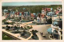 CABOURG . Les Jardins Du Casino Et Les Villas . - Cabourg