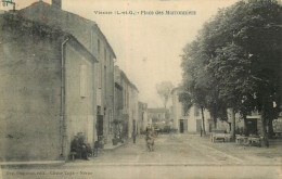 VIANNE . Place Des Marronniers .  CPA Animée . - Other & Unclassified