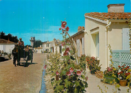 ILE D'AIX . Calèche Dans La Rue Marengo Et Le Sémaphore - Other & Unclassified