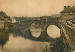 ESPALION . Le Vieux Pont . ( Vue Sur Pharmacie SOLIGNAC )  - Espalion