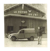 Photo Automobile Citroën 2 Cv Devant " Le Foyer Du Ski ", Pub Bière Ancre Pils, Ancre ( Val D'Isère ?) - Automobiles