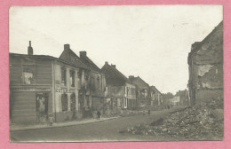 59 - ORCHIES - Carte Photo Allemande - Rue - Ruines - Estaminet - Feldpost - Guerre 14/18 - Cachet " PFERDELAZARETT 25 " - Orchies