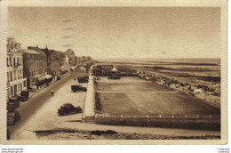 14 LUC SUR MER N°2594 Vue Générale De La Plage En 1952 Autos Peugeot 402 Hotchkiss ? Camions Beau Manège - Luc Sur Mer