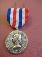 République Française/ Médaille D'Honneur Des Chemins De Fer /Locos Vapeur Et BB/ 1975          MED511 - Francia