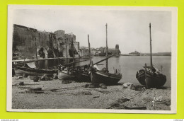 66 COLLIOURE N°743 Le Port Du Faubourg Et Le Vieux Château Bateaux De Pêche Paniers VOIR DOS - Collioure