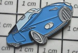 1818B Pin's Pins / Beau Et Rare / THEME : BD BANDE DESSINEE / VOITURE BLEUE ALBUM FRANQUIN SPIROU Par ATLAS - Comics