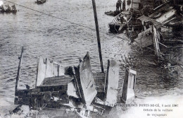 49  LES PONTS DE CE CATASTROPHE DE 1907  DEBRIS DE LA VOITURE DE VOYAGEURS - Les Ponts De Ce