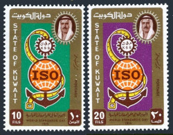 Kuwait 636-637, Hinged. Mi 654-655. World Standard Day 1975. Measurement. - Koweït