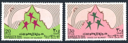 Kuwait  495-496, Hinged. Michel 489-490. Family Days 1970. Parents And Children. - Koeweit