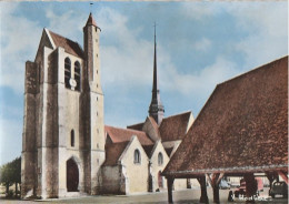 77 - Egreville  -  L'Eglise Saint-Martin Et La Halle - Sonstige & Ohne Zuordnung