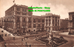 R358510 Bari. Piazza Massari. Monumento Nicolo Piccinni. Cav. Giuseppe Lobuono. - World